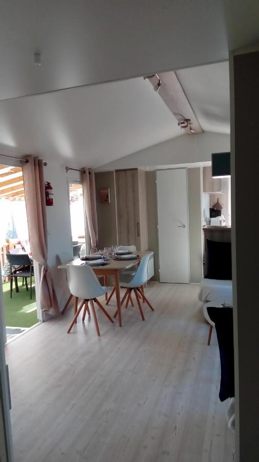 Hôtel CAMPING Le Montourey Azur 78 à Fréjus Extérieur photo